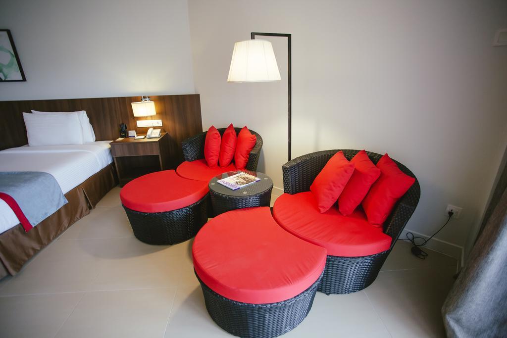 Sand & Sandals Desaru Beach Resort & Spa Exterior foto A room at the hotel