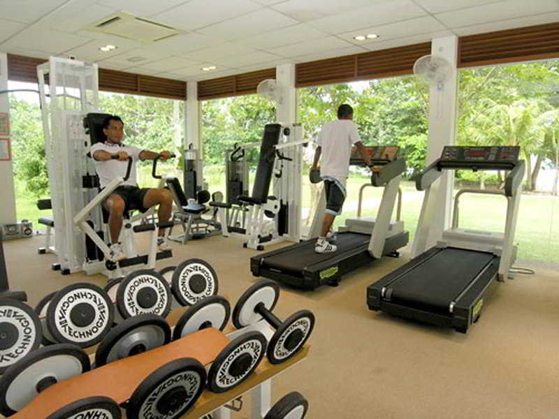Sand & Sandals Desaru Beach Resort & Spa Exterior foto A gym at a resort