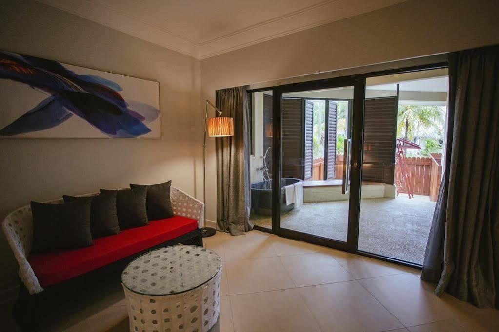 Sand & Sandals Desaru Beach Resort & Spa Exterior foto A room at the resort